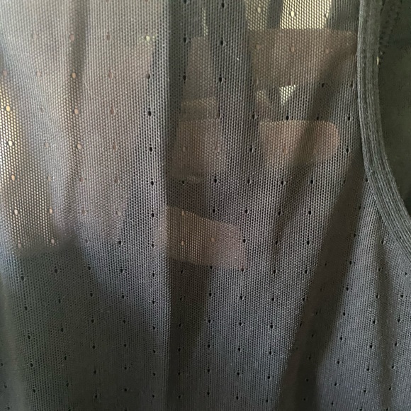 Lululemon mesh back tank with built-in bra - Picture 3 of 5